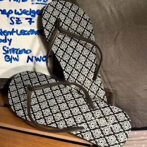 Boho flip Flops B/w